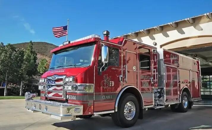 突发！美国特斯拉充电站内储能系统起火！