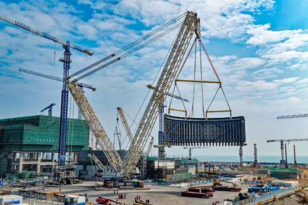 陆丰核电1号机组核岛CA03模块吊装就位