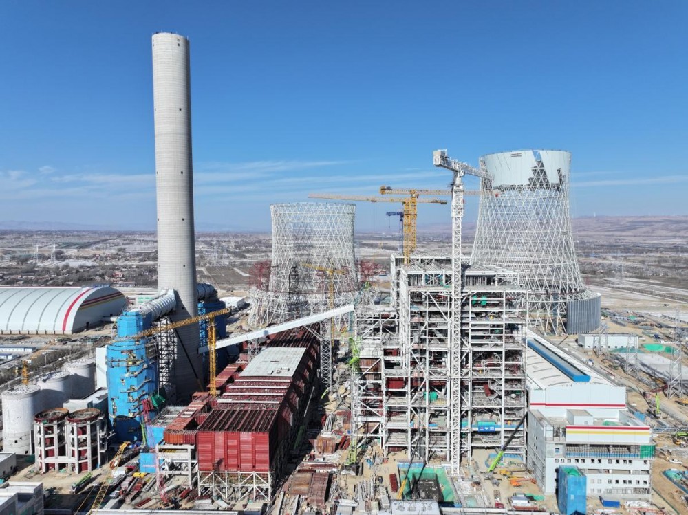 国能宁夏六盘山项目1号机组主变压器顺利就位