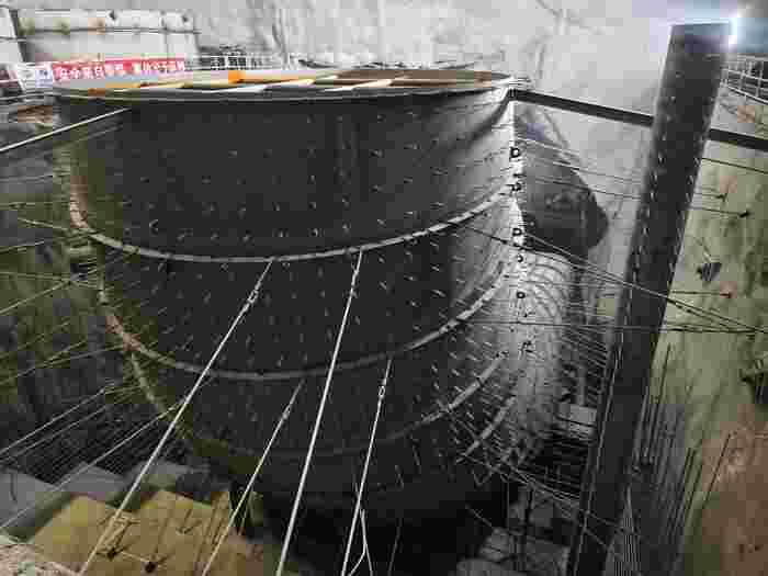 国家级重大水利工程旭龙水电站二号机组尾水肘管安装完成