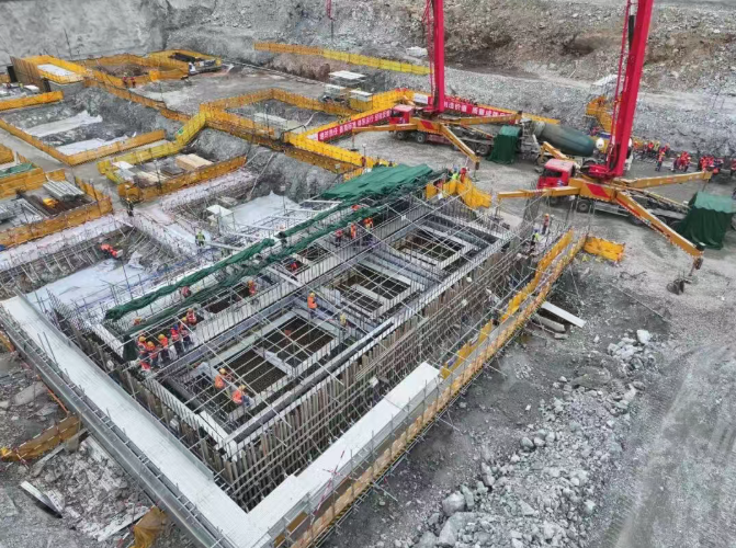 中核二四圆满完成宁德核电二期工程联合泵房首块筏基浇筑