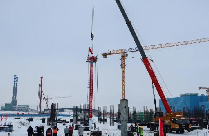 新疆四师电力兵团分区2×160MW热电联产项目1#锅炉钢架顺利吊装