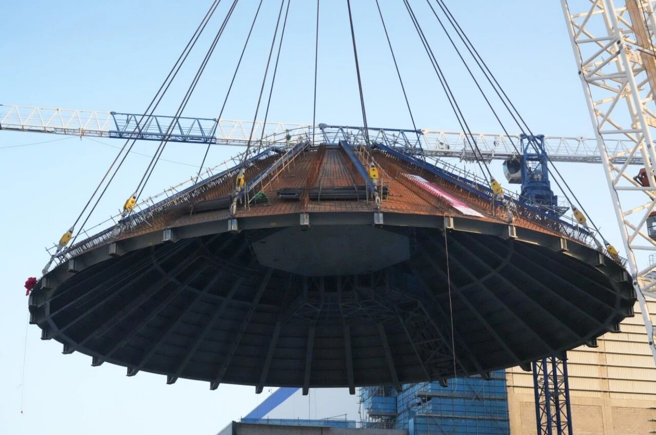 海阳核电4号机组钢穹顶吊装就位