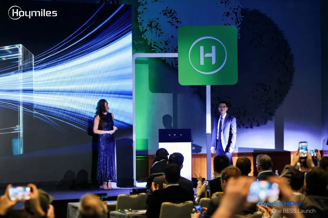 一“机”焕新家庭能源｜禾迈HiOne户储一体机全球首发，智领欧洲家用储能