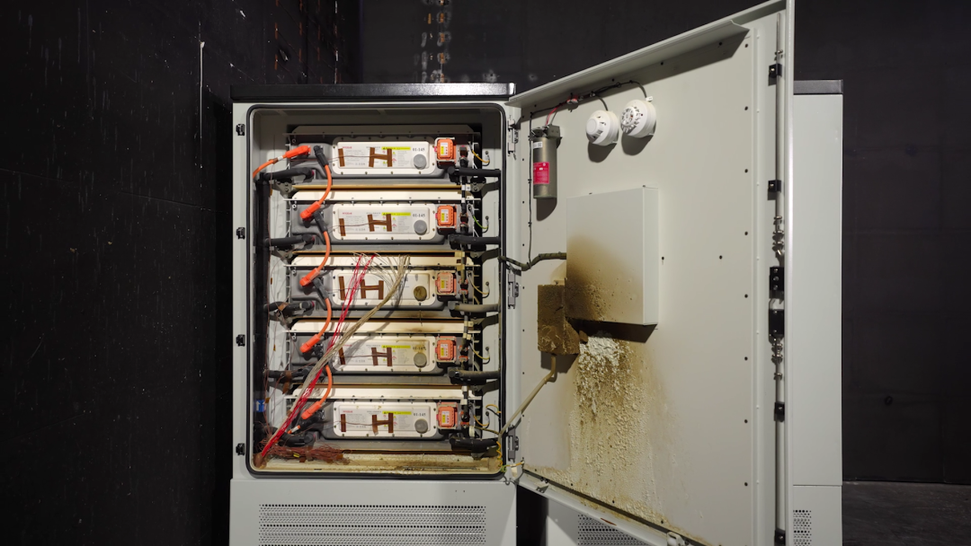 极限热失控“烤”验！固德威ESA储能一体柜通过UL9540A热蔓延测试