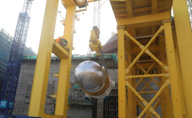 陆丰核电6号机组反应堆压力容器开始吊装