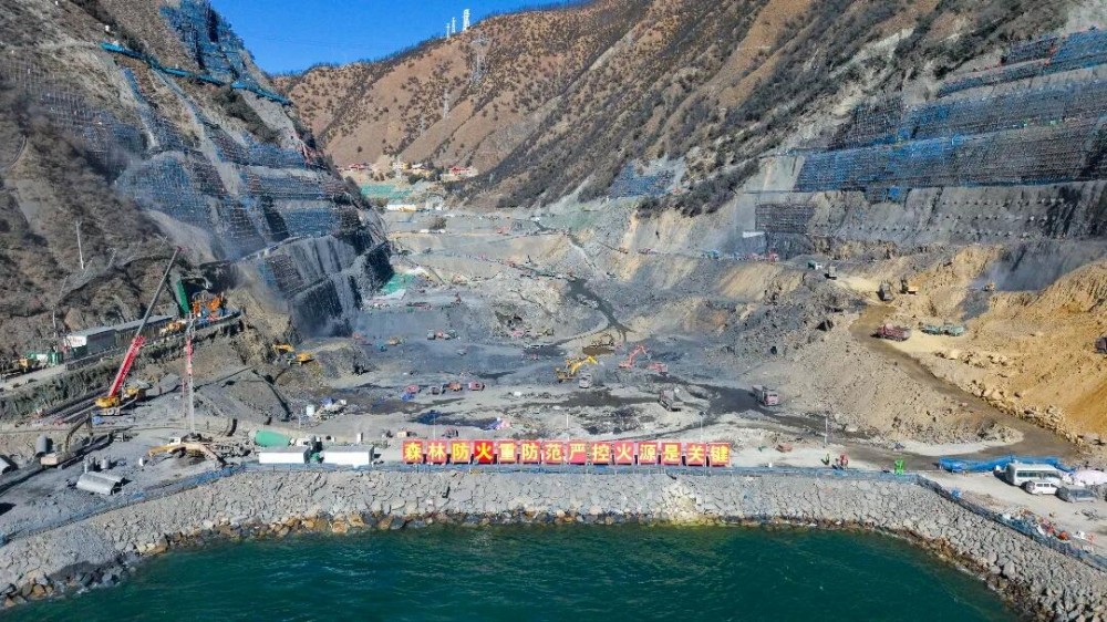 中国电建牙根一级水电站大坝开始浇筑