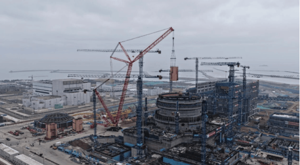 中国华能集团石岛湾核电扩建工程1号核岛SG首个模块吊装就位