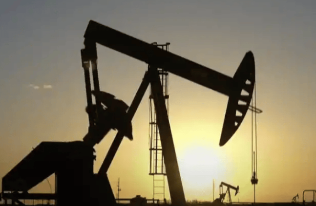 霍尔木兹海峡运输受阻，国际油价大幅上涨