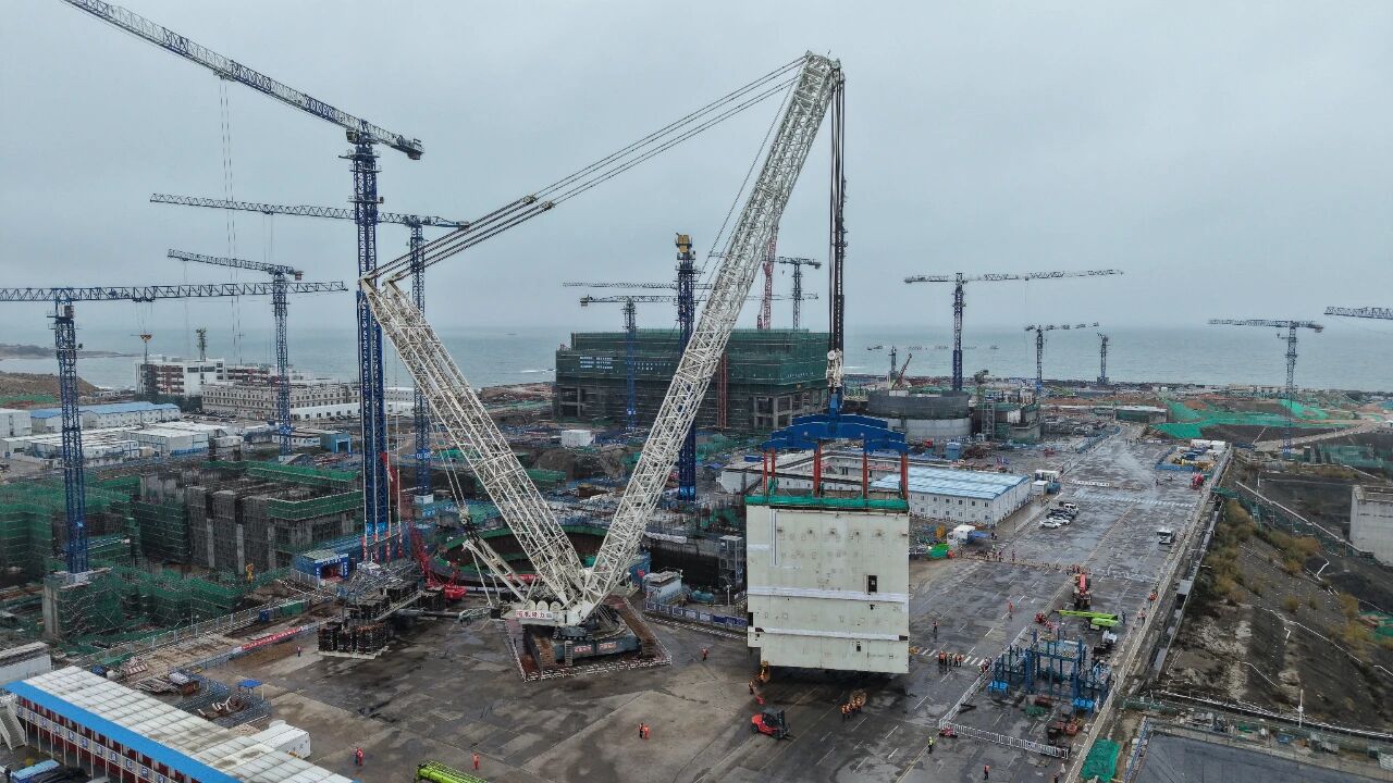 陆丰核电2号机组CA20模块吊装就位