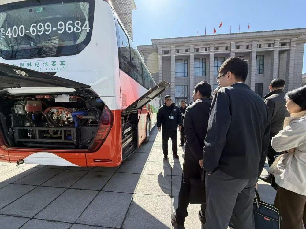 氢动科技氢能大巴“氢”力护航 圆满完成全国两会保障任务