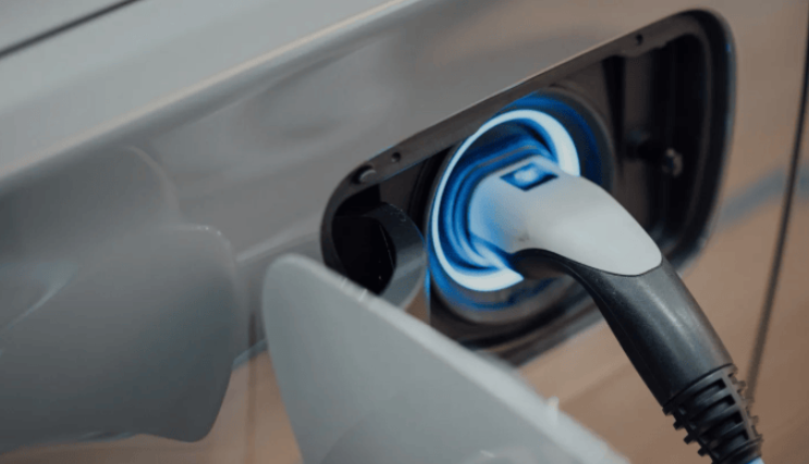 印度塔塔电力与Salesforce合作推出AI数字生态系统，覆盖屋顶太阳能、电动汽车充电和智能能源解决方案