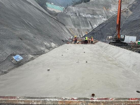 湖南辰溪抽水蓄能电站下水库首仓趾板混凝土顺利浇筑