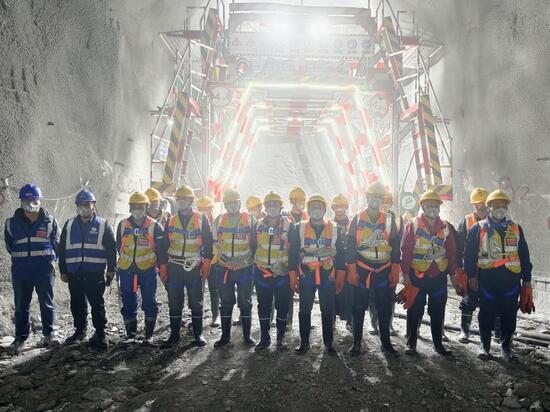 新疆若羌抽水蓄能电站5号施工支洞顺利开钻