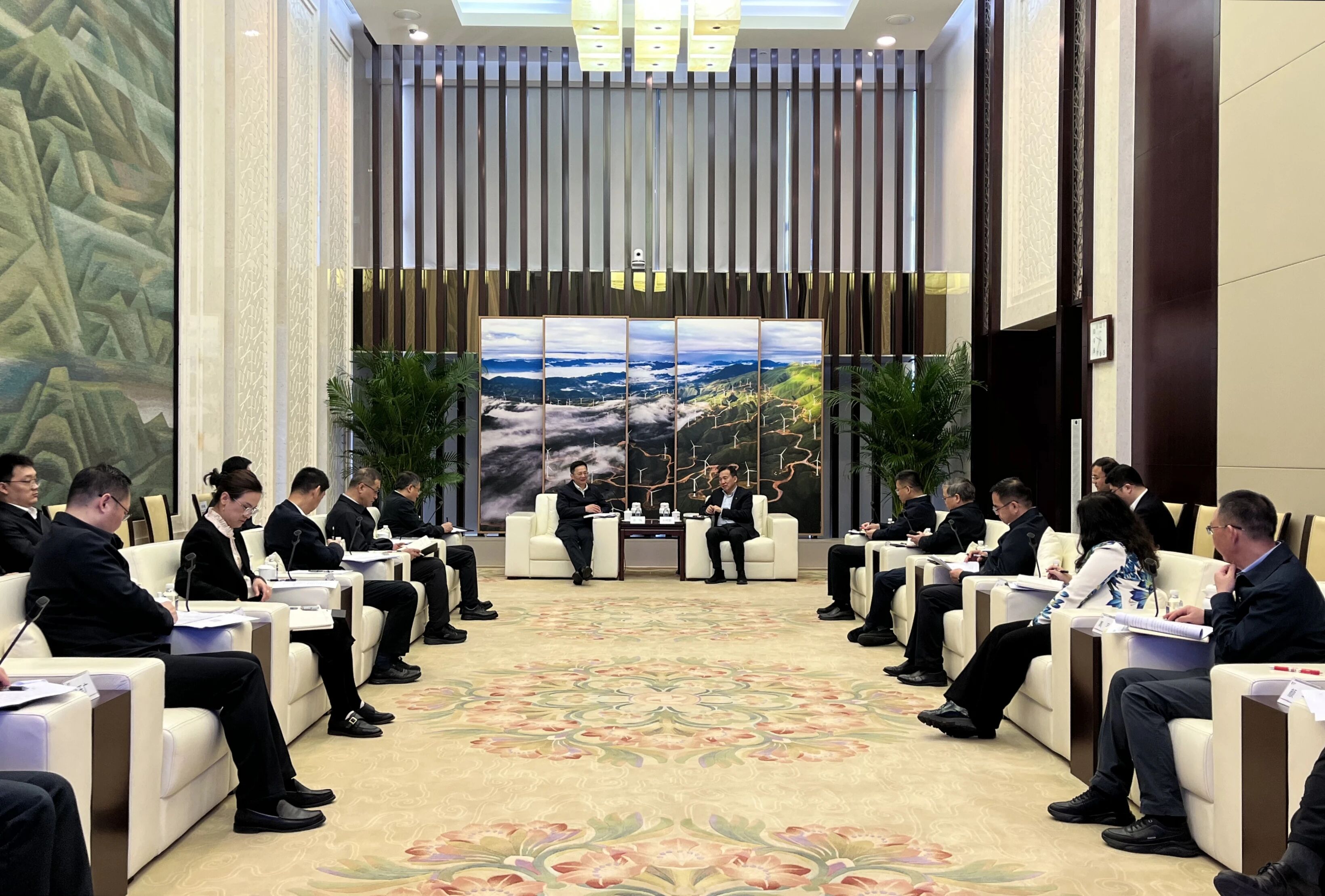 国家电投集团与哈电集团举行工作会谈