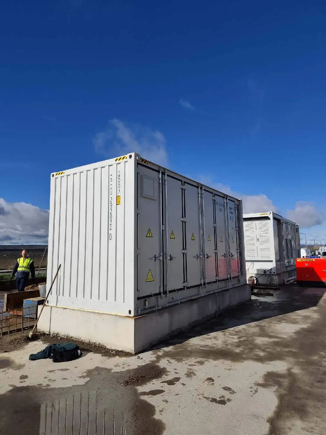 采日能源欧洲两大储能项目同步开启调试进程