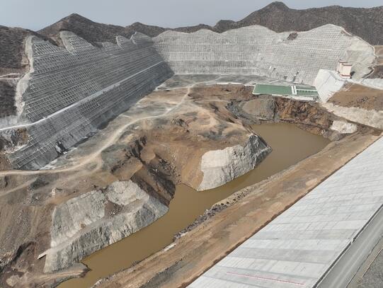 河北尚义抽水蓄能电站上水库正式蓄水