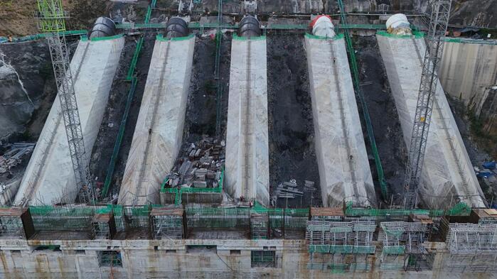 巴莱水电站压力钢管下镇墩混凝土施工顺利完工