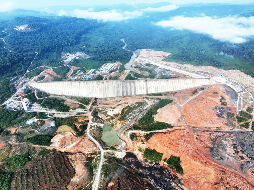 上达岱水电站大坝面板混凝土浇筑完成