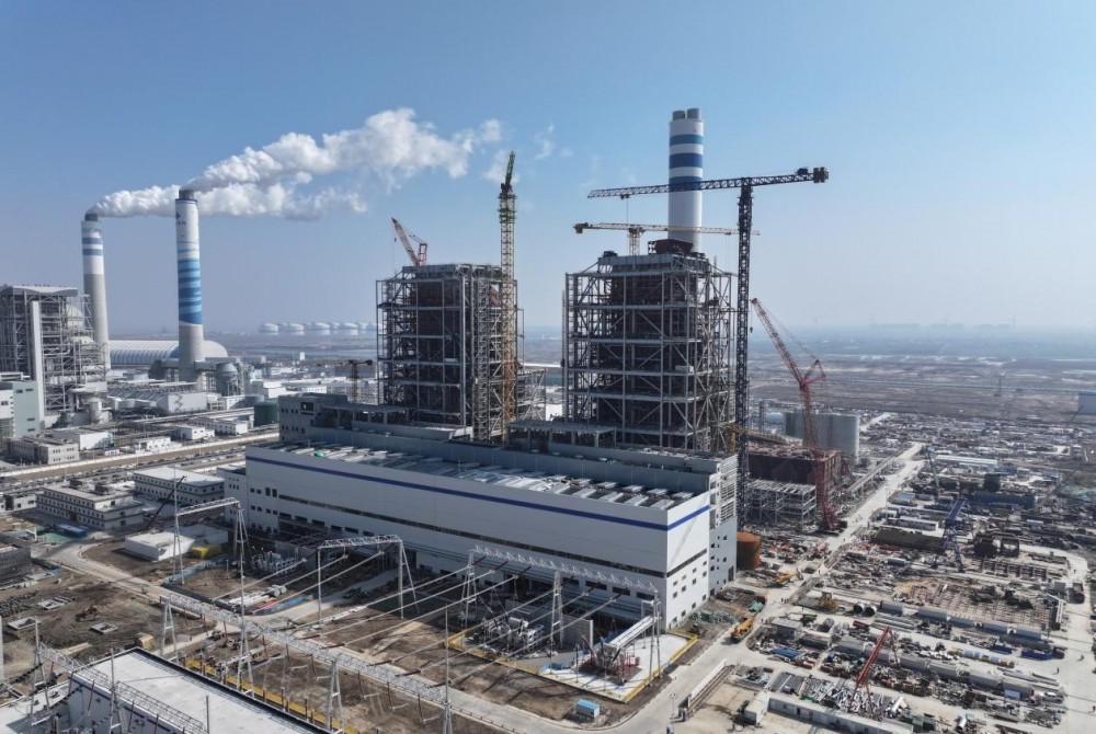 国家电投滨海2×100万千瓦扩建项目5号机组汽轮机缸体扣盖作业完成