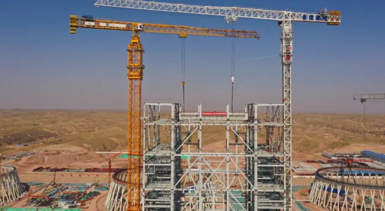 三峡集团2号锅炉大板梁首吊成功，库布其基地配套支撑性煤电项目取得关键突破