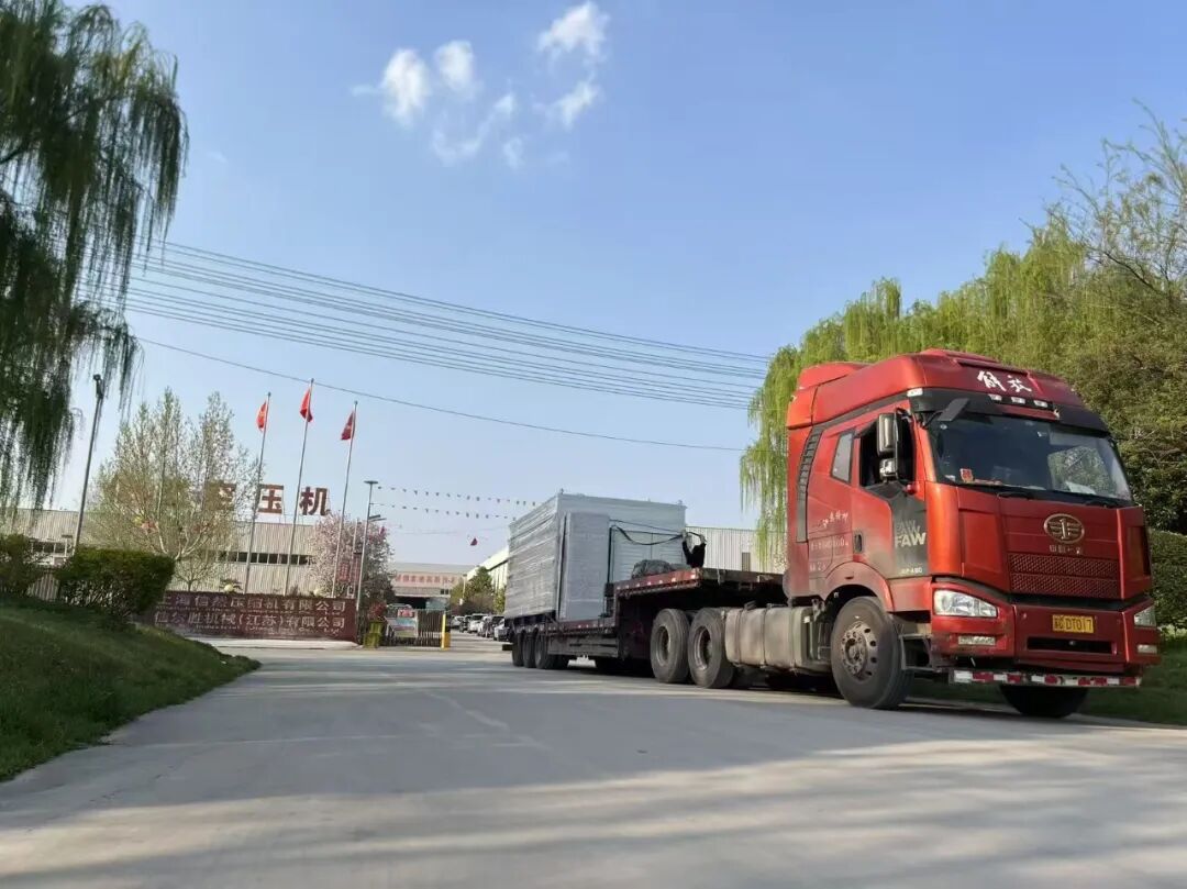 信然氢气压缩机三车齐发，硬核设备赋能全球氢能产业