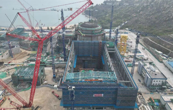 中广核陆丰核电6号机组常规岛主厂房首榀钢屋架顺利吊装