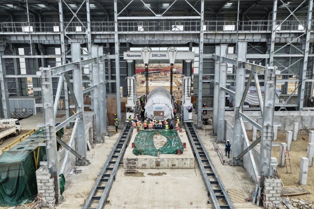 非洲最大燃气自备电站项目1号燃机就位