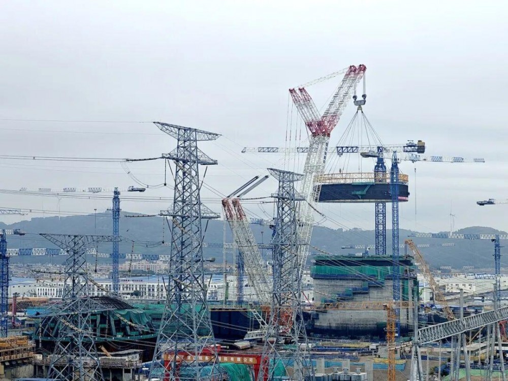 福建漳州核电4号机组钢衬里模块六吊装就位