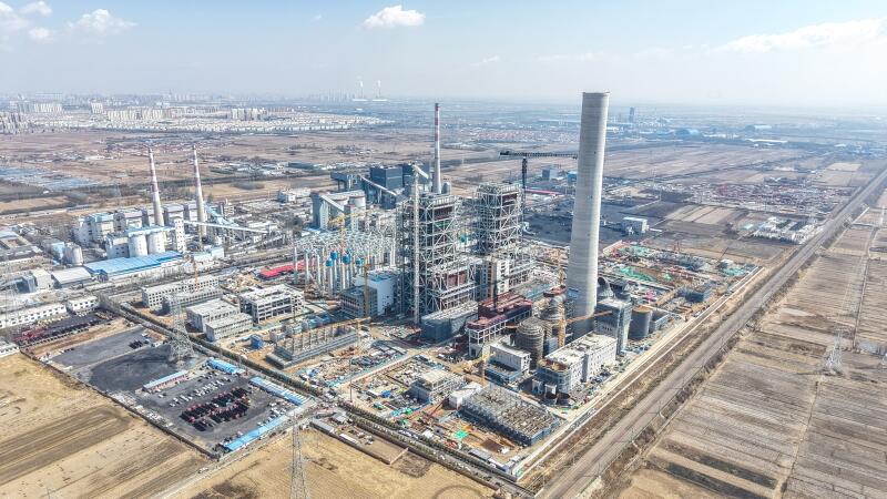 同热百万项目2号机组发电机内定子穿装就位