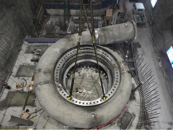浙江景宁抽蓄电站2号、3号机组座环蜗壳相继吊装就位