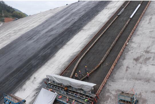 浙江永嘉抽蓄电站下水库大坝面板首仓混凝土启动浇筑