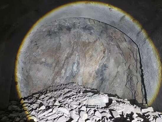 新疆若羌抽水蓄能电站1号施工支洞顺利进洞