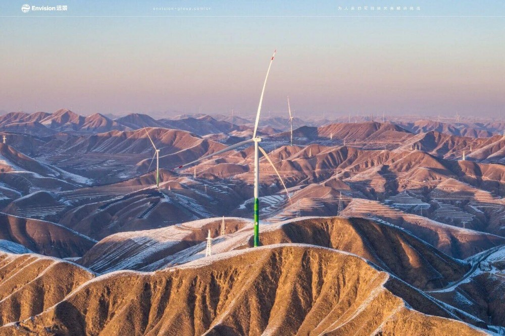372台风机！远景完成全球最大风光协同一体化新能源项目风机吊装
