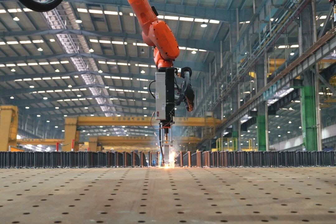 核电智造新突破！中核二二自研龙门式螺柱焊接机器人正式投产
