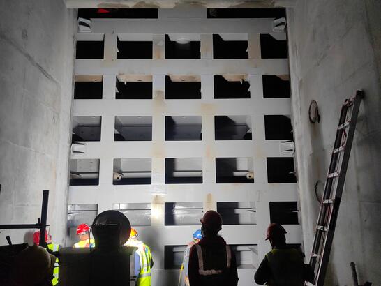 浙江永嘉抽水蓄能电站下库进出水口闸门顺利下闸