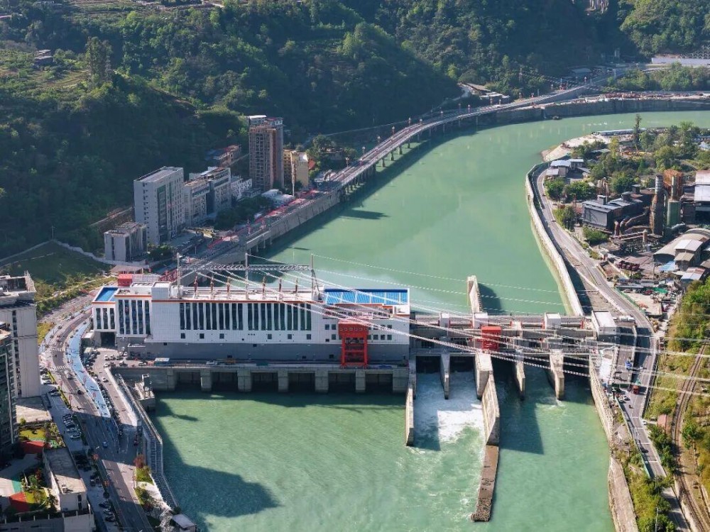 中国电建设计承建的大渡河枕头坝二级水电站成功下闸蓄水