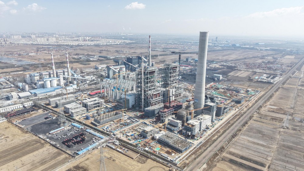 中国能建建筑集团承建的同热百万项目2号机组发电机内定子穿装就位