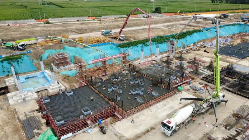 黑龙江省齐齐哈尔市富拉尔基项目7号机组汽轮发电机基础底板混凝土浇筑完成